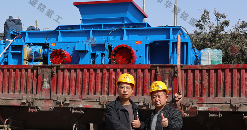 鵝卵石制砂用什么破碎機(jī)？推薦對(duì)輥機(jī)價(jià)格不貴還耐用